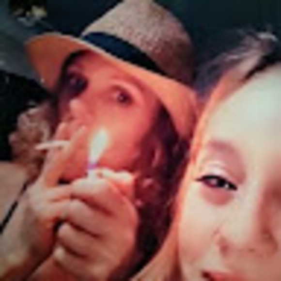 Meet your Posher, Hayley - Picture 1 of 1